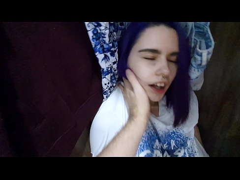 ❤️ Am găsit-o pe sora mea în dulap și am ajutat-o să ejaculeze ❌ at us ❌